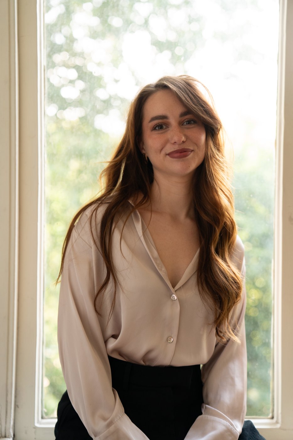 Laura van Wanrooij bij het raam